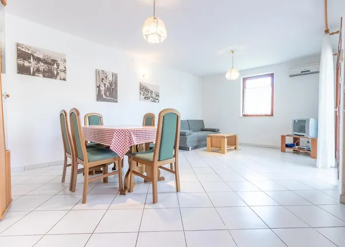 Πανσιόν Antica With A Balcony Baška